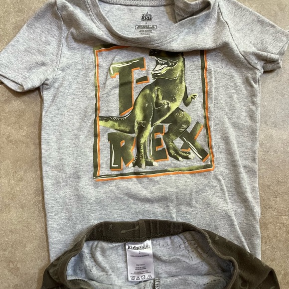 Dino Dinosaur T-Rex Boys Size 7 Pajamas And Sanitizer Holder - Picture 2 of 5